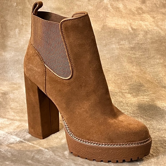 Gianni Bini Shoes - MWOB $190 Gianni Bini
Raanta Suede Lug Sole Platform Booties